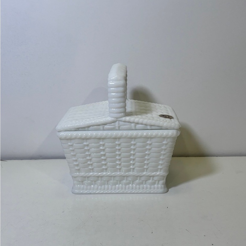 Westmoreland USA Milk Glass Picnic Basket with lid and original sticker